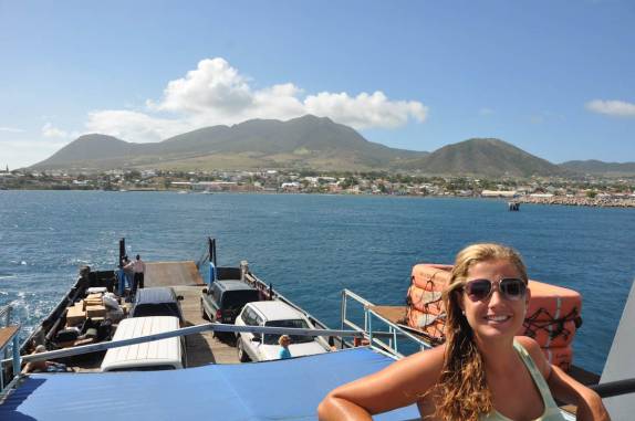 Viagem de balsa entre St. Kitts e Nevis